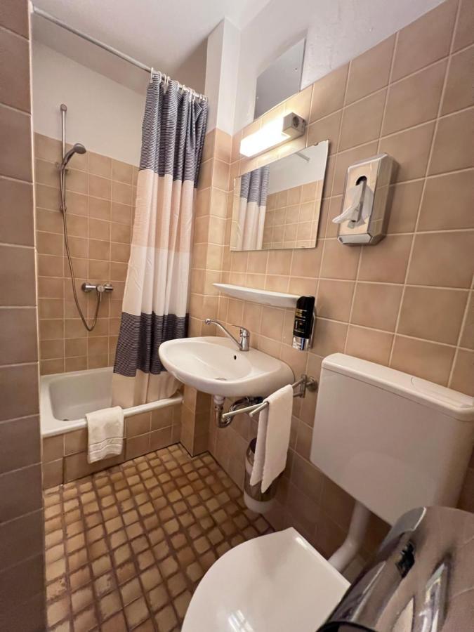 Hotel-Gasthof Deutschmeister Donauwörth Extérieur photo